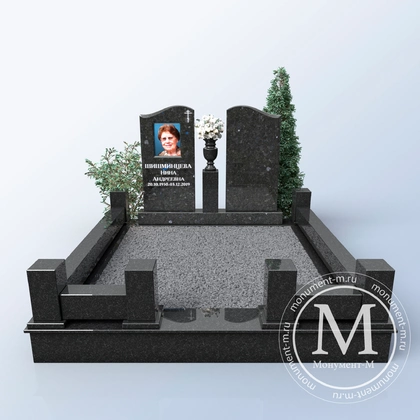Мемориальный комплекс с цветным портретом и туей АР3530