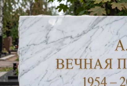 Мрамор или гранит памятник — что выбрать: полный разбор отличий, плюсов и минусов каждого материала