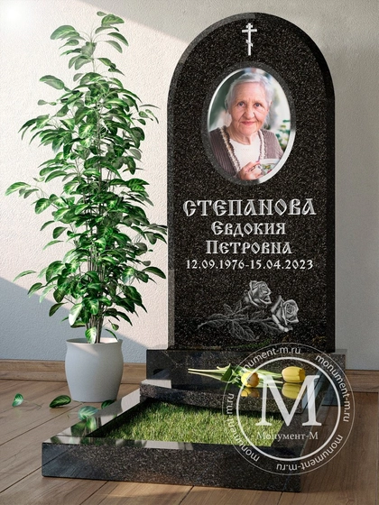 Памятник арочный с цветным портретом в овале АР0020Ж
