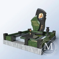 Мемориальный комплекс с зелёной стелой и иконой АР3528