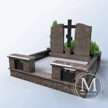 Мемориальный комплекс с прорезью в коричневой стеле АР3538